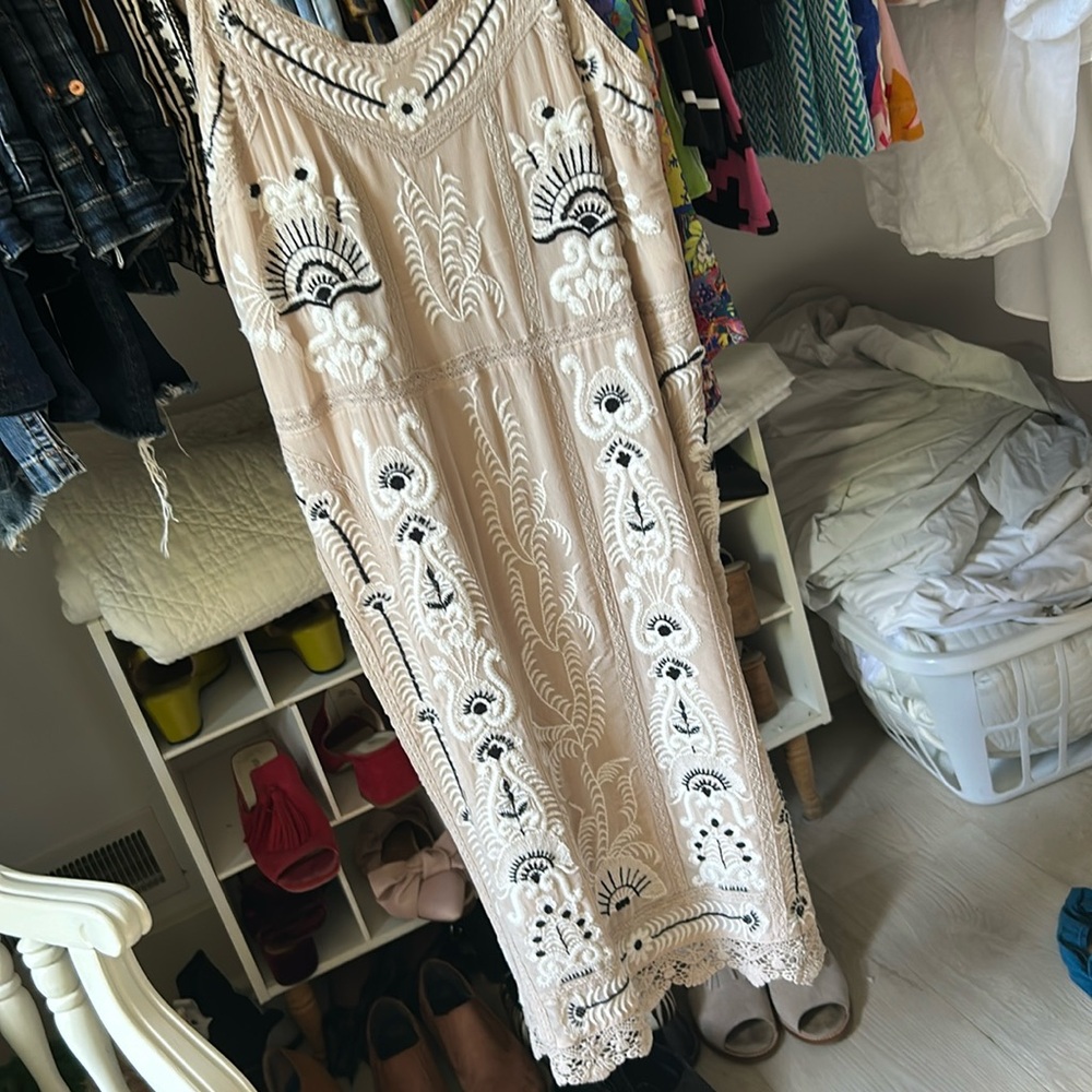 Nude, black, and white shift roaring 20s feel